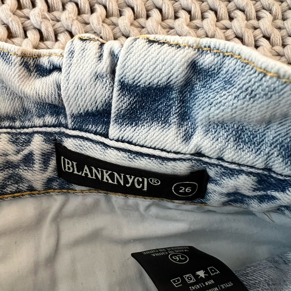 NWT Blank NYC Light Denim Acid Wash Paper Bag Shorts with Belt - Picture 11 of 11